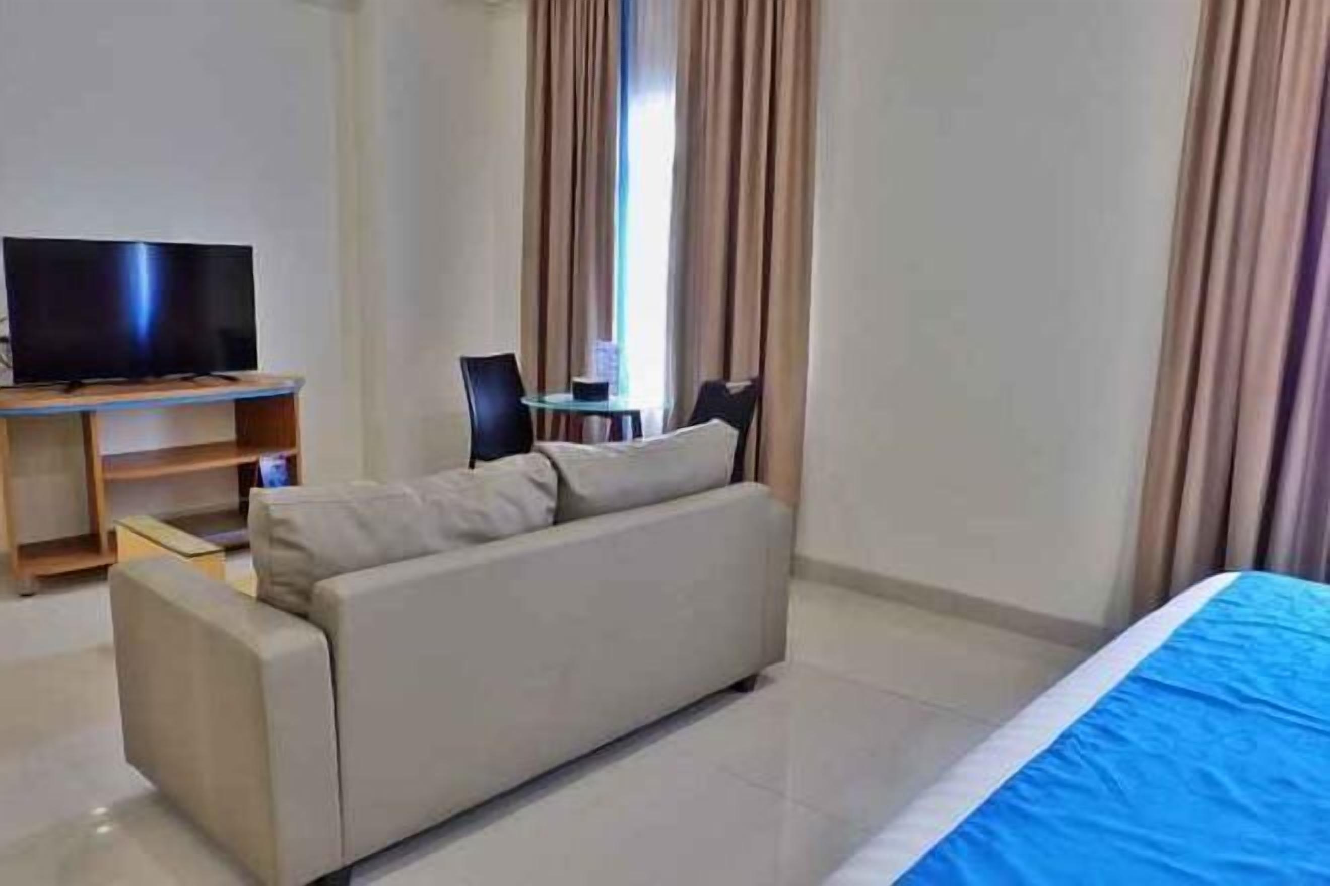 Desk, laptop workspace, soundproofing, free WiFi