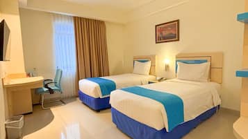 Deluxe Twin Room, Non Smoking | Desk, laptop workspace, soundproofing, free WiFi