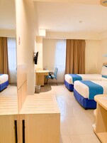 Habitación Deluxe con 2 camas individuales, no fumadores | Escritorio y espacio para trabajar con un portátil