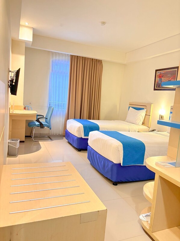 Deluxe Twin Room, Non Smoking | Desk, laptop workspace, soundproofing, free WiFi