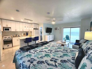 Een strijkplank/strijkijzer, gratis wifi, beddengoed