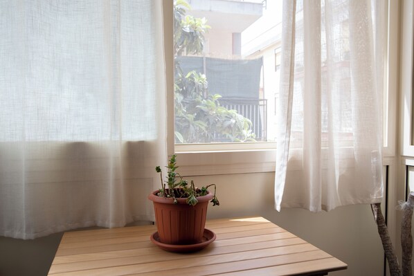 Interior - Sunflowers (Palermo)