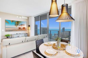 Dining - 3BR Apartment with Views and Complementary Parking (Hollywood)