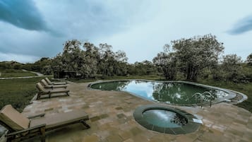 10 piscinas externas