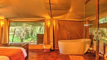 Standard Tent, Garden View | Bathroom | Separate tub and shower, free toiletries, hair dryer, slippers
