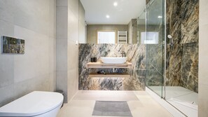 Bañera, toallas