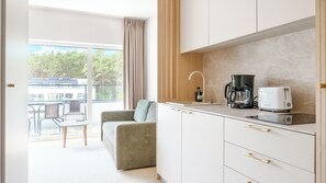 Apartment (26D) | Private kitchen | Full-sized fridge, stovetop, electric kettle, cookware/dishes/utensils - Apartamenty Sun & Snow Sea Shell Apartments (Dziwnów)