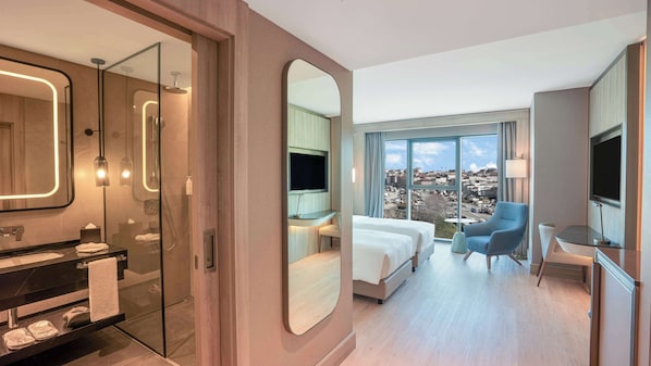 高級客房, 城市景觀 | 埃及棉床單、高級寢具、迷你吧、客房內保險箱