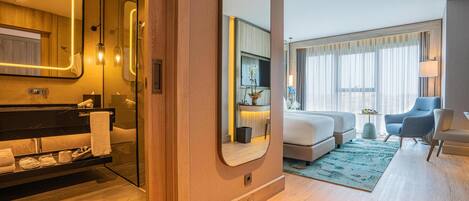 Egyptian cotton sheets, premium bedding, minibar, in-room safe