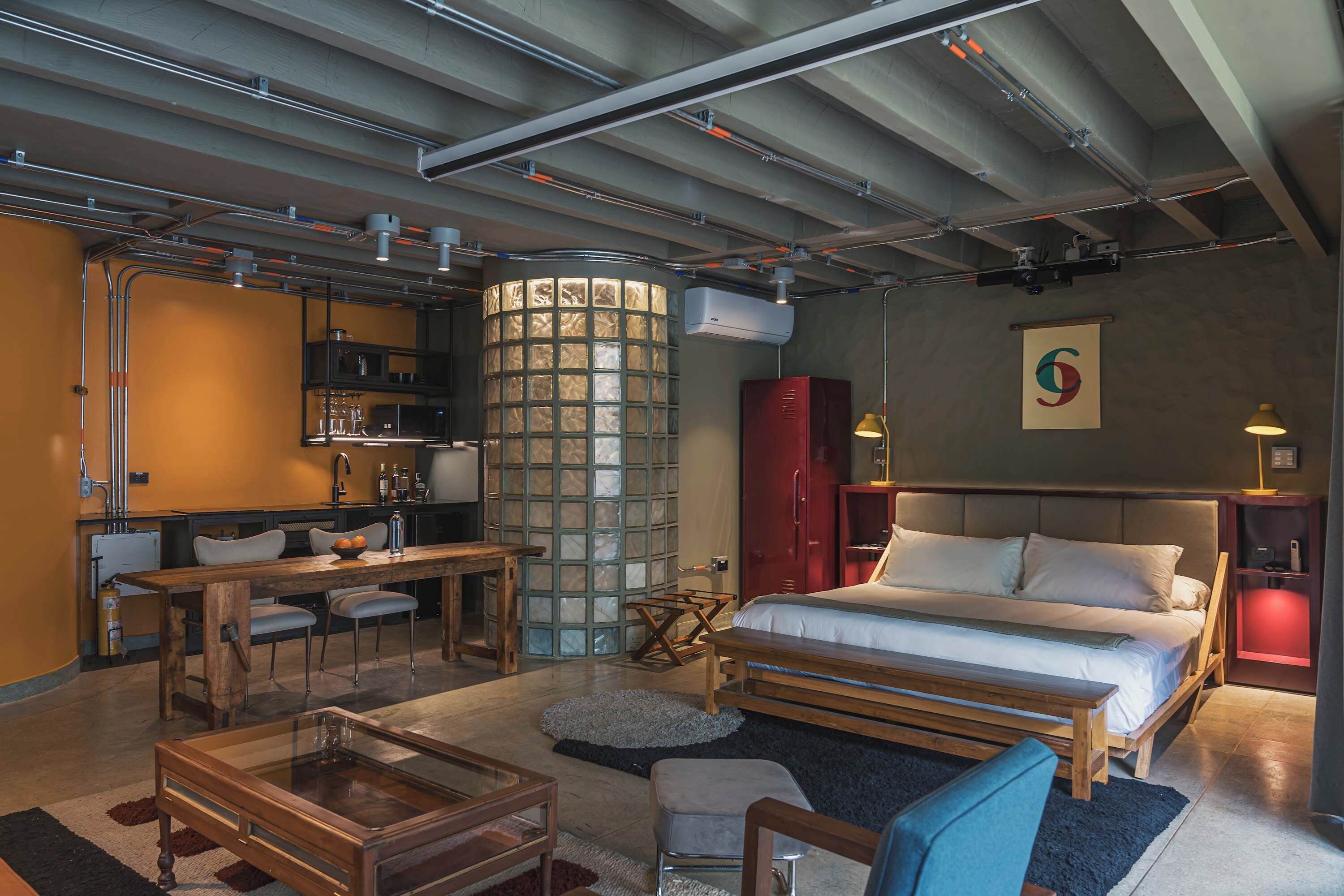 1 habitación, tabla de planchar con plancha, wifi y ropa de cama 