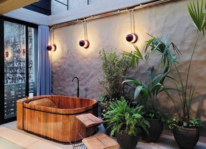 Bañera de hidromasaje interior