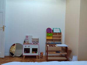 4 室のベッドルーム、WiFi、ベッドシーツ