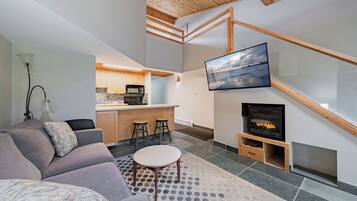 Smart TV, fireplace