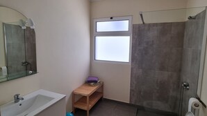 تجهيزات دش، مجففات شعر، مناشف