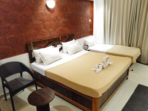Soundproofing, free WiFi - Blue Sea Beach Resort (Malvan)