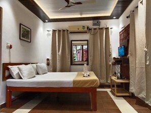 Standard Room | Soundproofing, free WiFi - Blue Sea Beach Resort (Malvan)