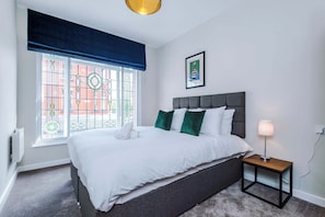 1 bedroom, iron/ironing board, WiFi, bed sheets - Contemporary 1BR Gem | Elysée Suites, Southport (Southport)