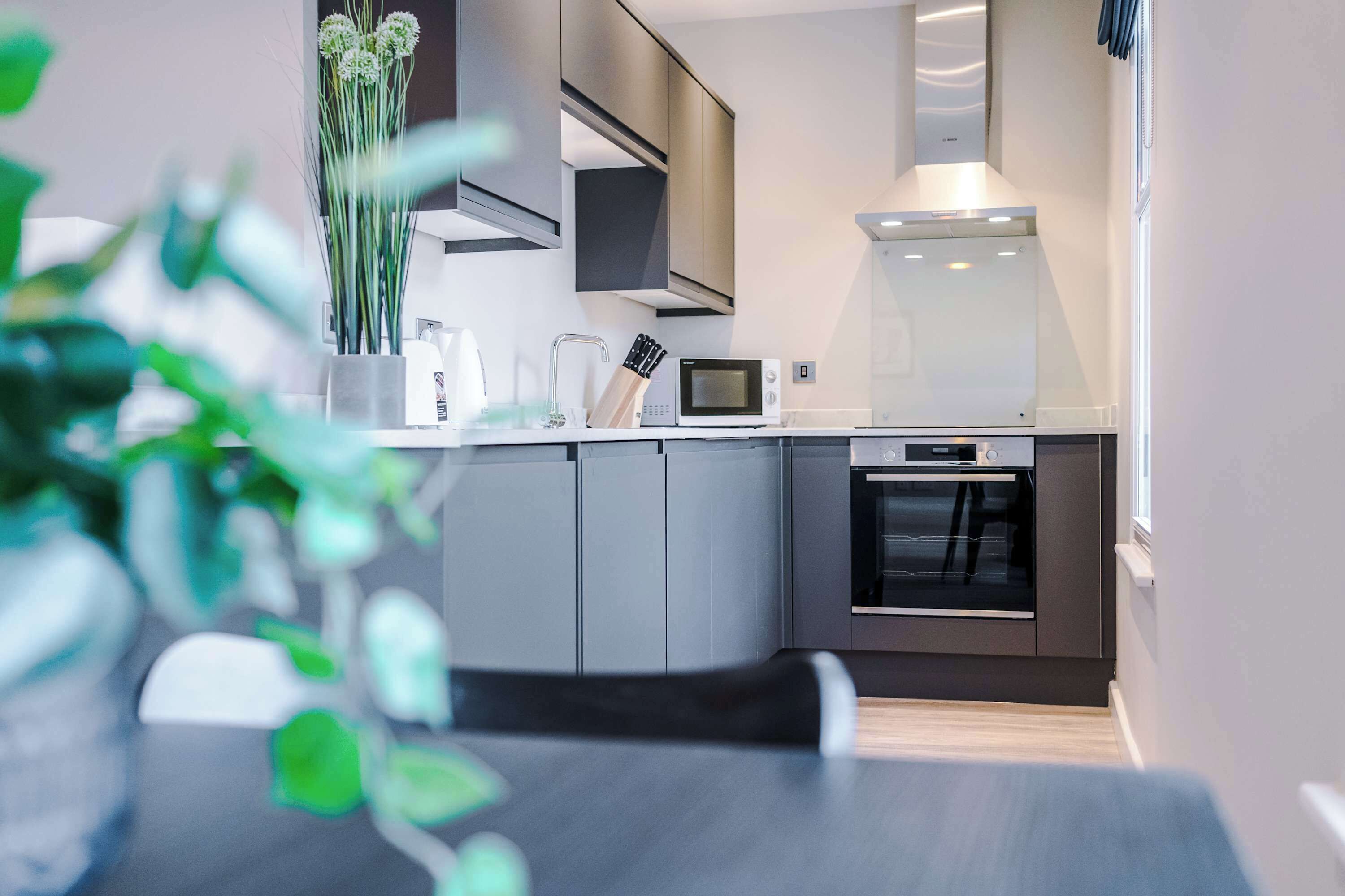 Køleskab, mikrobølgeovn, ovn, kogeplade