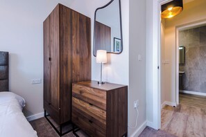 1 quarto, ferros/tábuas de passar roupa, Wi-Fi, roupa de cama