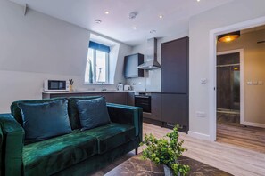 Televisión y oficina 