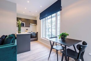 Dining - Bright & Spacious Studio | Elysée Suites Southport (Southport)