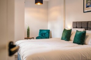 2 habitaciones, tabla de planchar con plancha, wifi y ropa de cama 