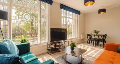 Stylish 2BR Apartment at Elysée Suites, Southport