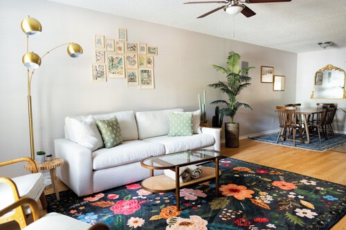 Cozy 2BR Stay | Pets Welcome Downtown