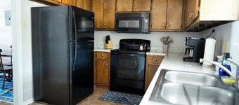 Pet-Friendly 2BR âą Central Stay in Mobile