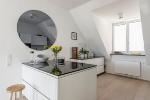 冰箱、微波炉、烤箱、炉灶