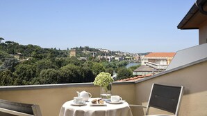 Junior Suite Arno View and Balcony | 部屋からの景観