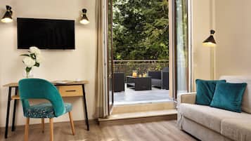 Premium bedding, down duvets, minibar, in-room safe
