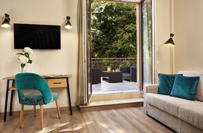 Junior Suite with Terrace | Literie de qualité, couette en duvet, minibar, coffre-fort