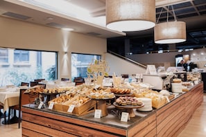 Free daily buffet breakfast