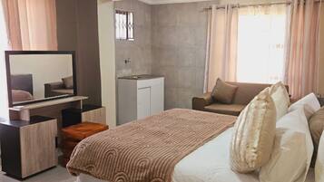 9 bedrooms, iron/ironing board, WiFi, bed sheets