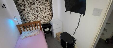 3 quartos, ferros/tábuas de passar roupa, Wi-Fi, roupa de cama