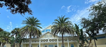 Canary Palms - 2/2 in The Village of Santiago
