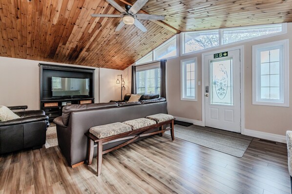 TV, fireplace, DVD player