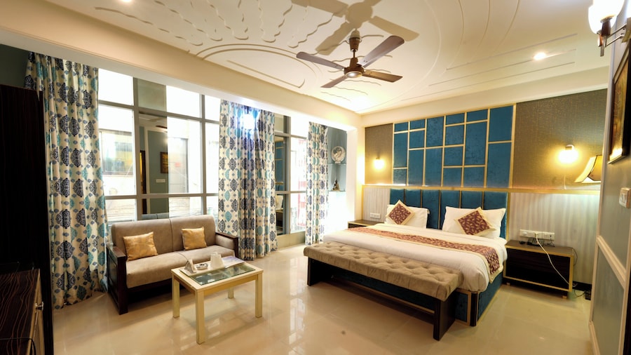Hotel Opera Delhi Airport