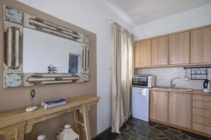 House - Ballos for 4 in Exomvourgo (Tinos)