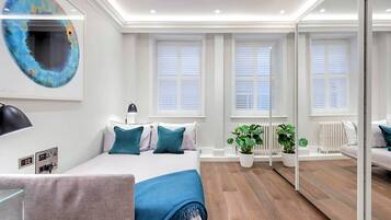 5 bedrooms, desk, iron/ironing board, travel cot