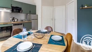 Fridge, microwave, oven, dishwasher - Renovated house with garden near Angers (Rochefort-sur-Loire)