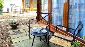 Individually furnished, bed sheets