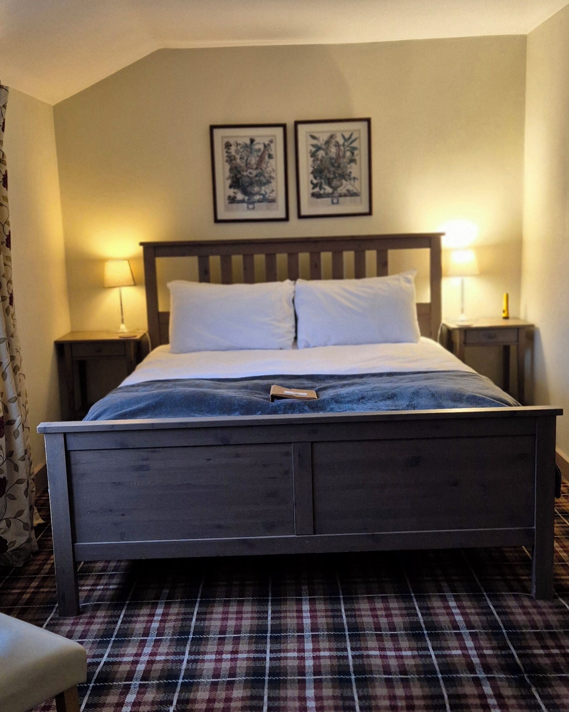 Kahden hengen huone (Room 3) | Yksilöllisesti kalustettu, vuodevaatteet