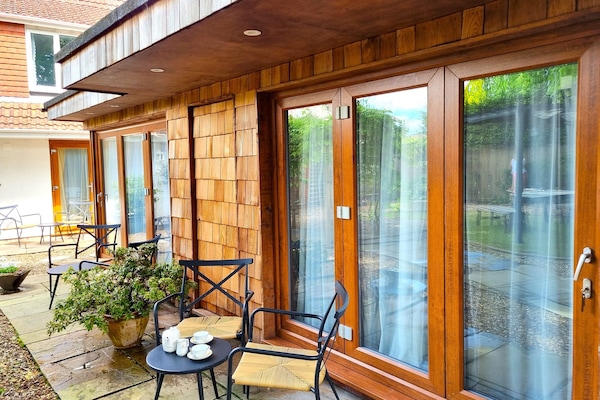 Individually furnished, bed sheets