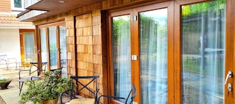 Oak Tree Rooms