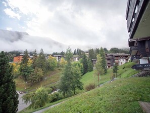 Property grounds - 2-room apartment with terrace and mountain view, Valmorel (Valmorel)