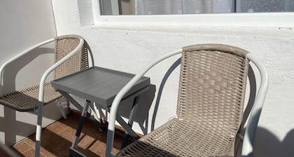 1 bedroom apartment perfect for guests with a modern and elegant design.