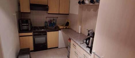 Fridge, stovetop, coffee/tea maker, electric kettle