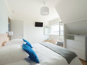 4 slaapkamers, een strijkplank/strijkijzer, wifi, beddengoed